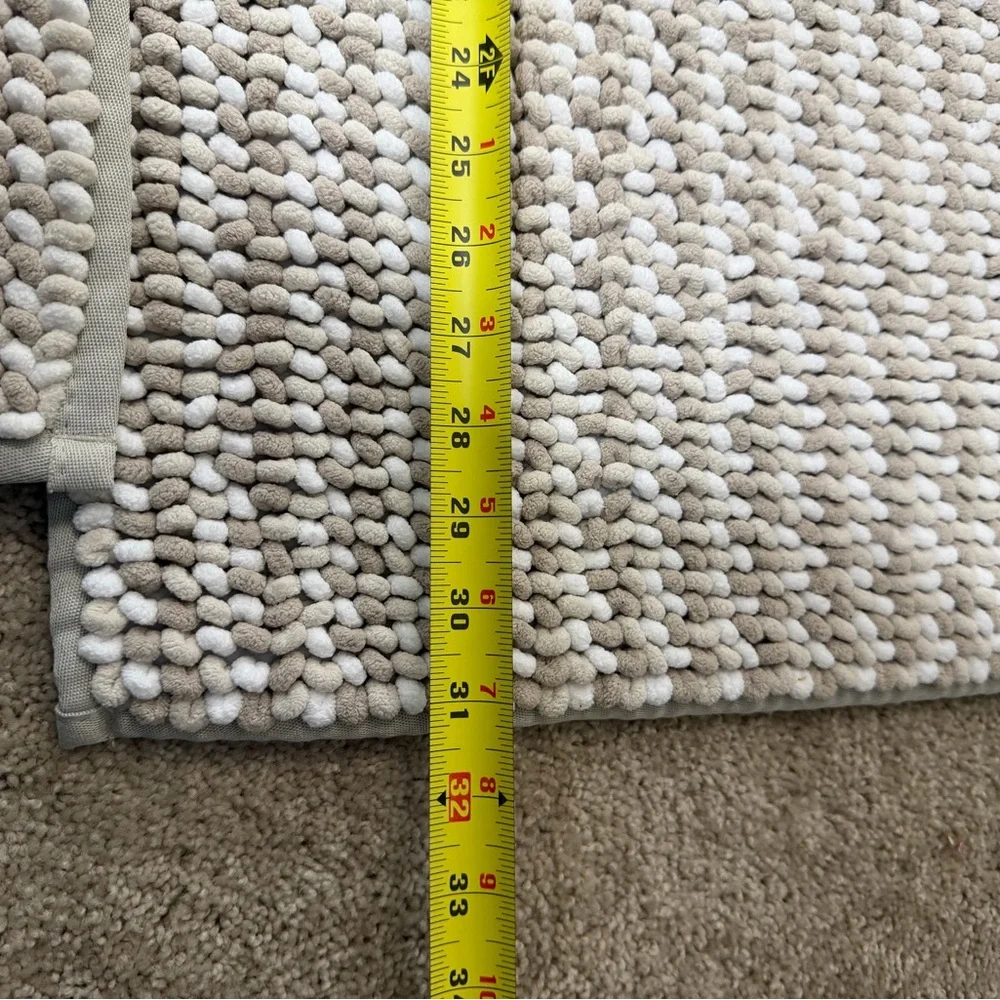 NWOT Elegant Cream Bath Mat Set